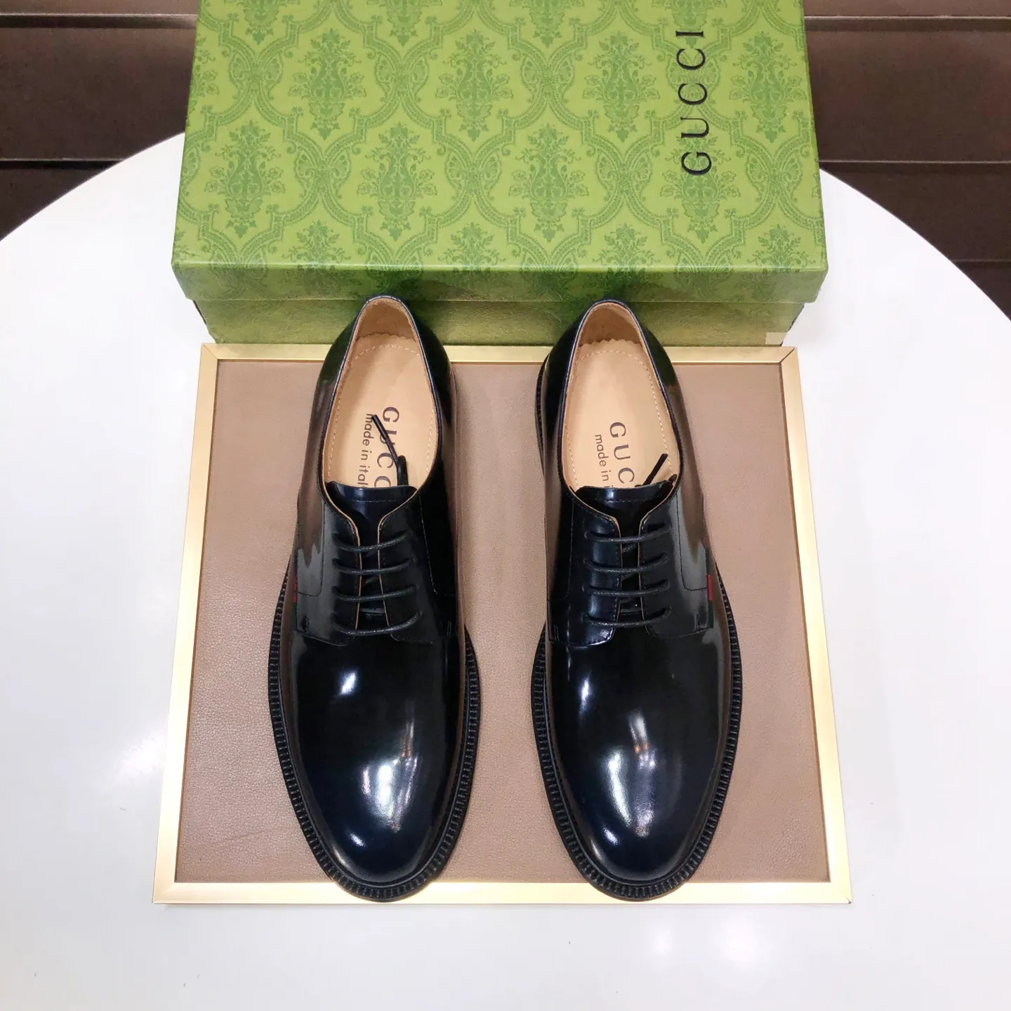Factory batch 500💰Italy’s top luxury men’s shoe giant (GUCCI) (Gucci) (full cowhide lining) new arrival🍃Original European style🔰 Pleasant to the eye😍In order to make the shoes more durable and non-deformable🌀The production continues to follow traditional methods but there is still no lack of innovation💪The original sheepskin is selected for the leather♻️Smooth, natural and extra bright⭐Made of imported cowhide The rich man’s first choice 38-45 (45 customized)